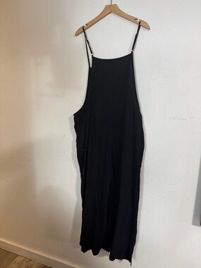 Black Sleeveless jumpsuit with Thin Straps perfect for house wear